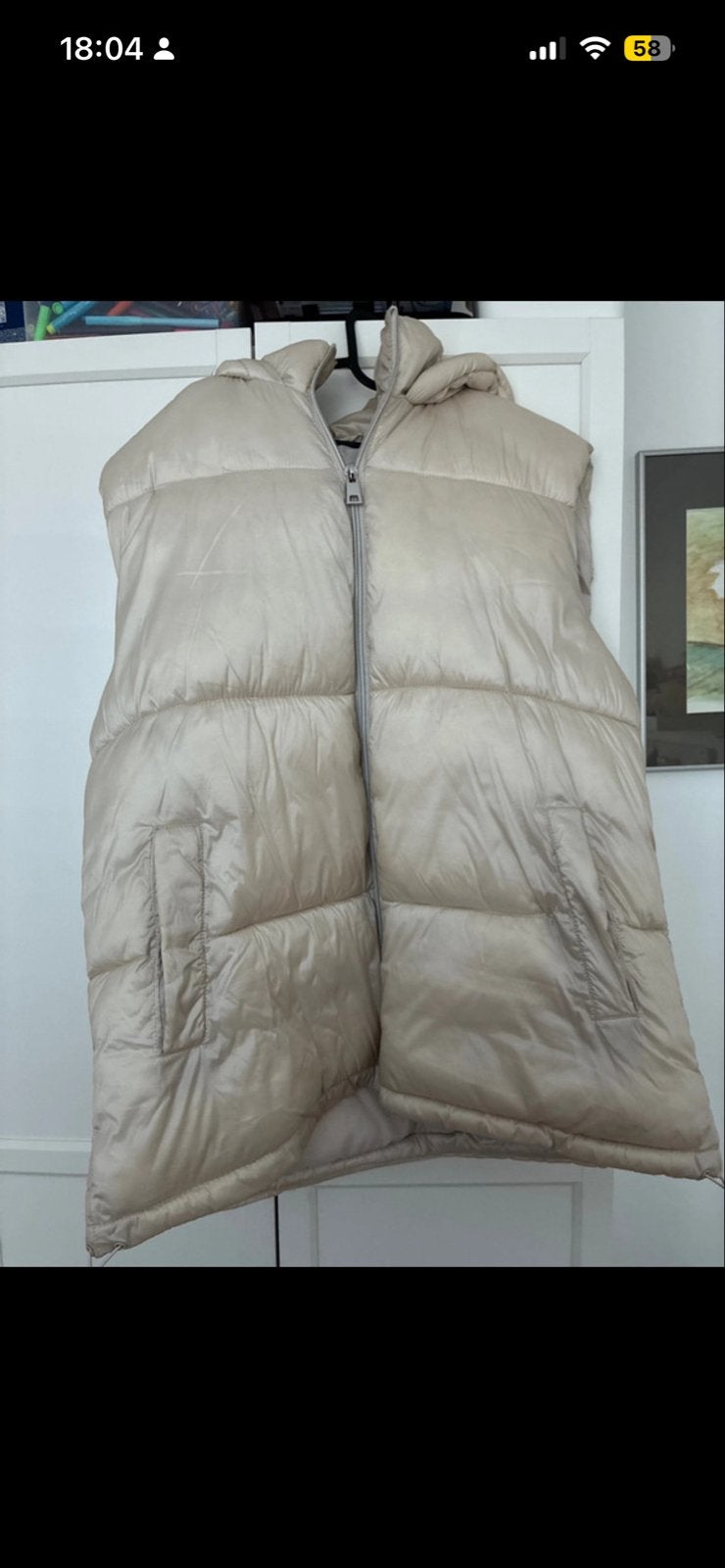 Lange beige gewatteerde bodywarmer met capuchon, Ophalen of Verzenden, Zo goed als nieuw, Maat 46/48 (XL) of groter, Beige