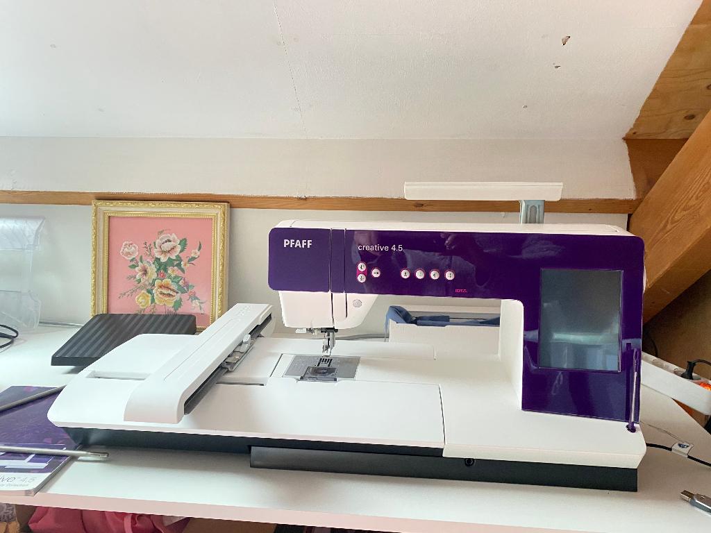 Pfaff Creative 4.5 Naai- & Borduurmachine (IDT | 260x200), Ophalen, Zo goed als nieuw, Machineborduren, Borduurmachine