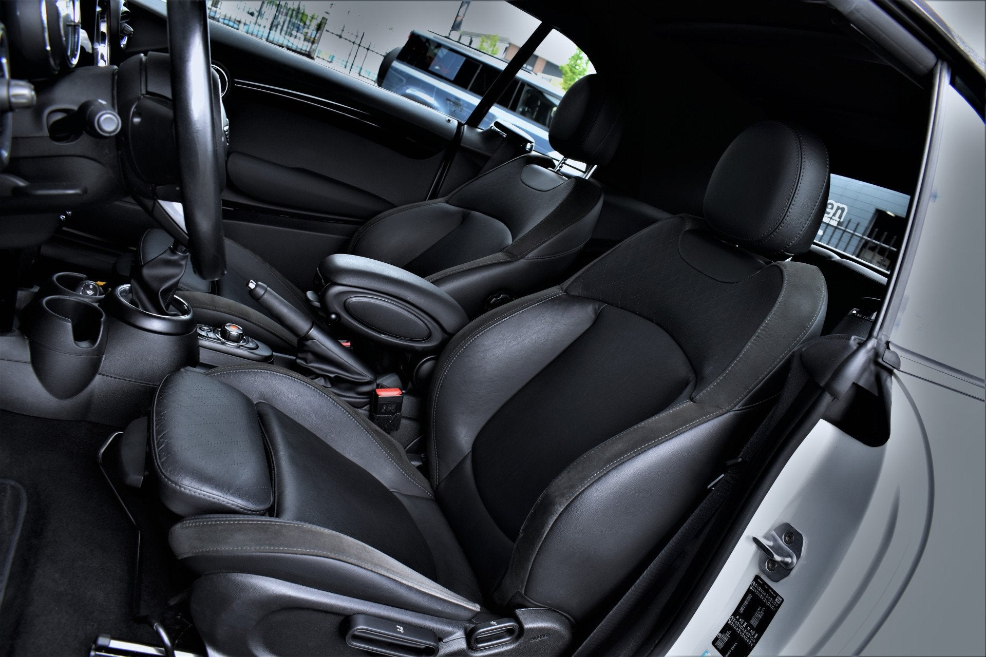 MINI Cabrio 1.5 136pk Cooper Chili Carplay/Navi/Led/H.Leer/C, Auto's, 136 pk, Gebruikt, Cabriolet, 4 stoelen