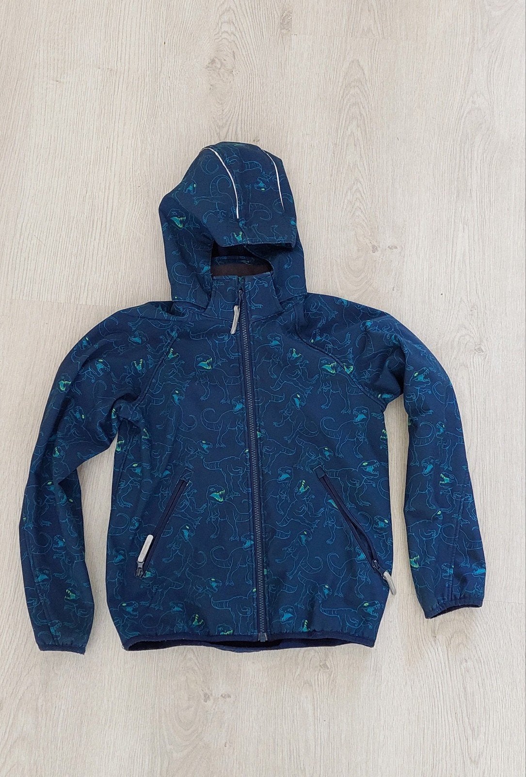 Softshell jas maat 140 dino's, Gebruikt, H&M, Ophalen of Verzenden, Jongen