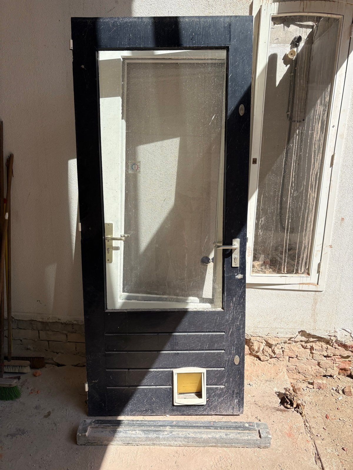 Achterdeur met hardstenen dorpel en kattenluik, Ophalen, Gebruikt, 80 tot 100 cm, 215 cm of meer