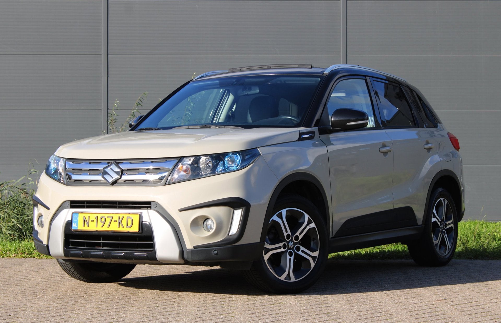 Suzuki Vitara 1.6 Exclusive Panodak Carplay Trekhaak !NIEUWB, Auto's, Voorwielaandrijving, Stof, 4 cilinders, Bruin