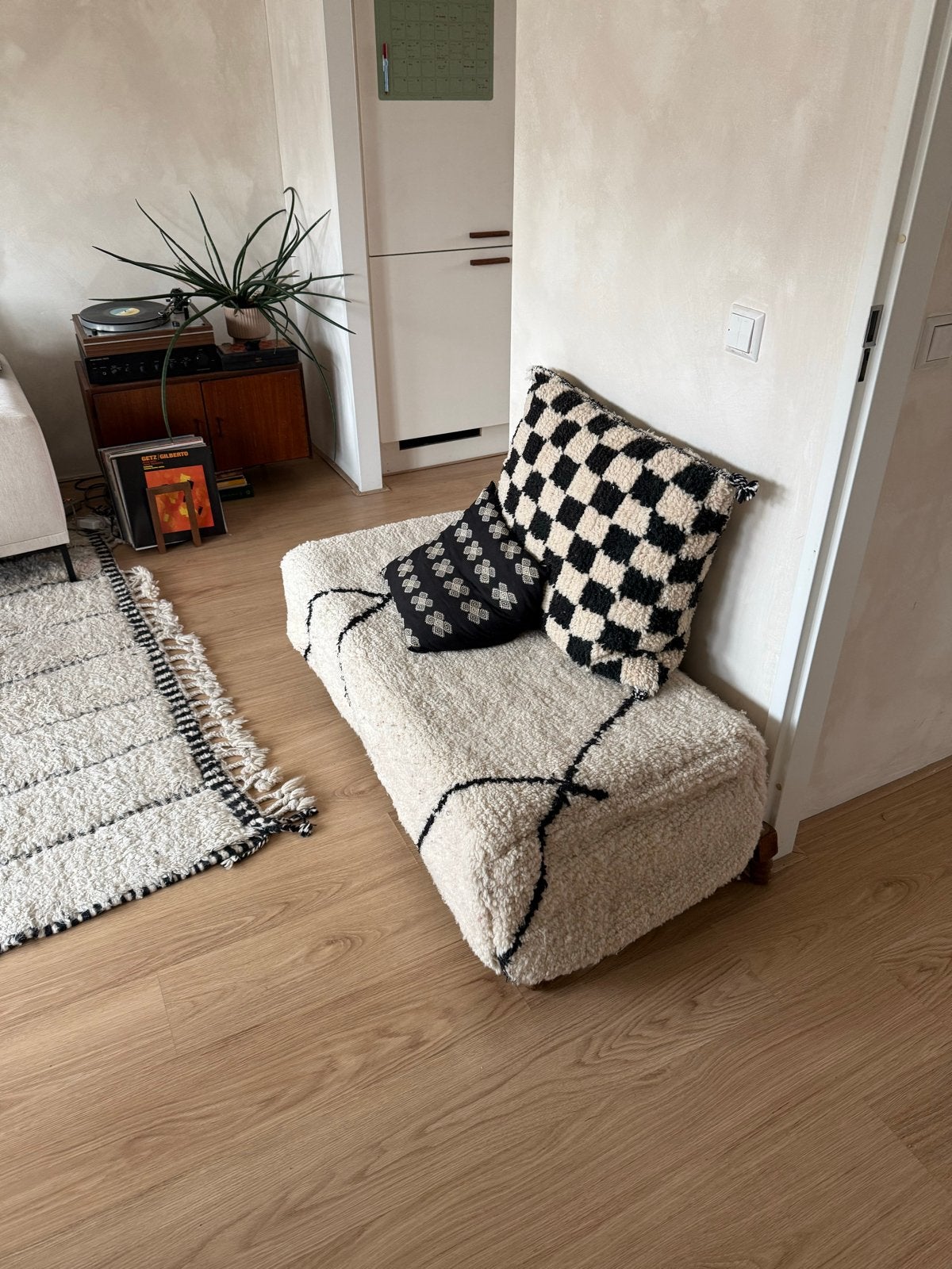 Handgemaakte bank/poef van Marokkaanse Berber, Ophalen, 100 tot 125 cm, Zo goed als nieuw, 75 tot 100 cm
