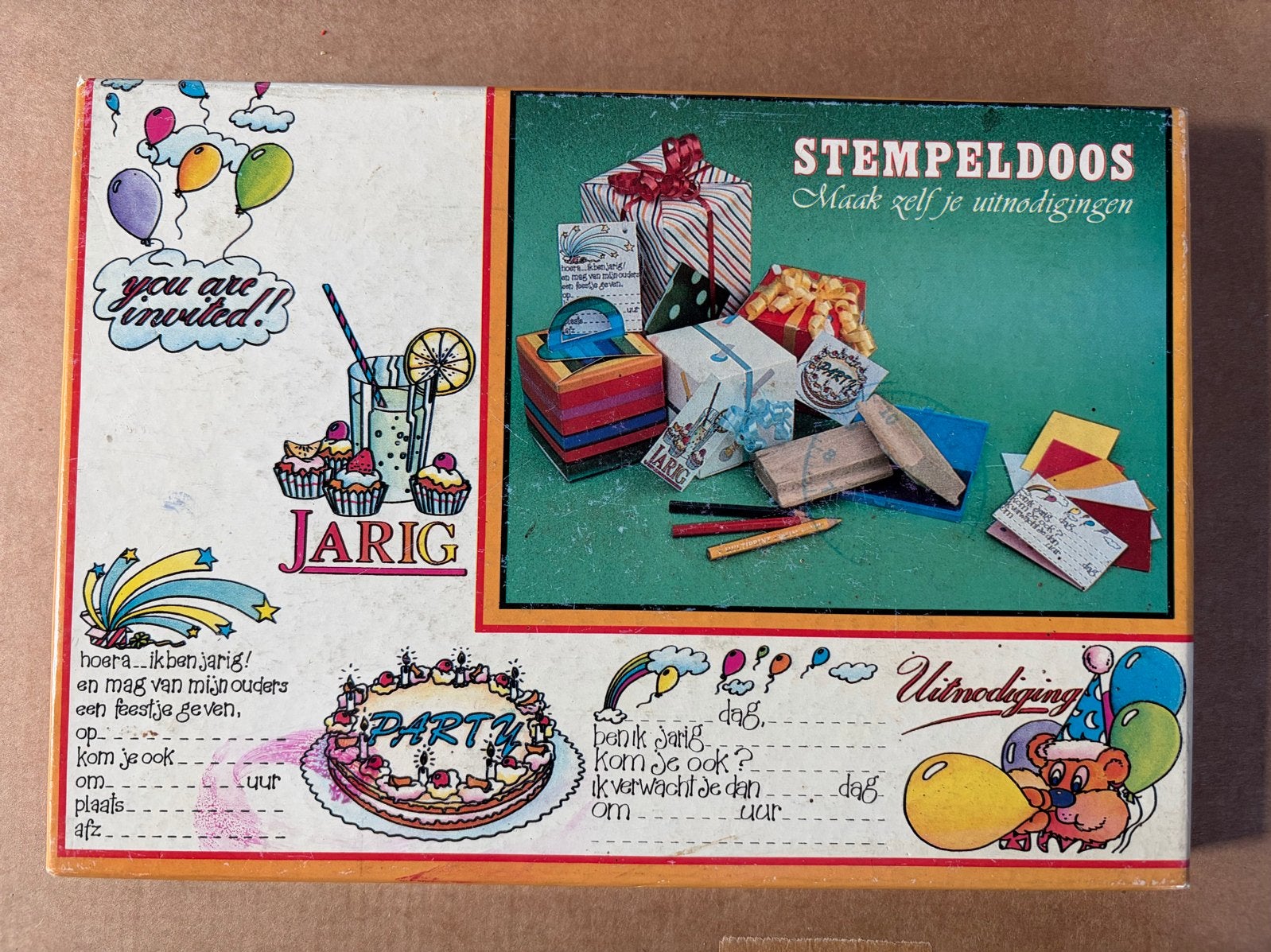 Vintage Stempeldoos - Maak zelf je uitnodigingen, Hobby en Vrije tijd, Stempelen, Ophalen of Verzenden, Gebruikt, Houten stempel