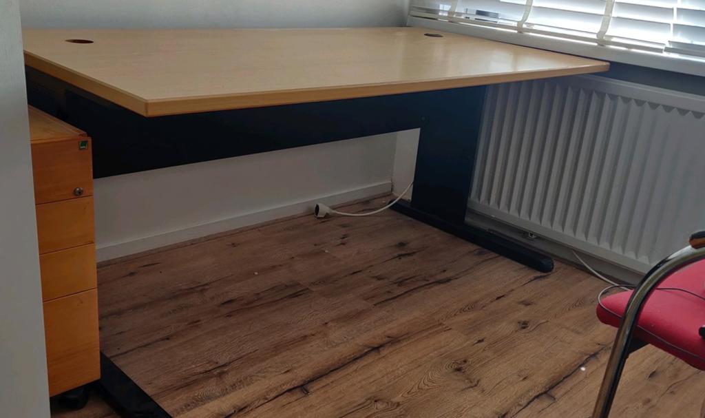 Ruim bureau - Ideaal voor thuiswerkplek, Huis en Inrichting, Bureaus, Ophalen, Gebruikt, Hout, Bruin