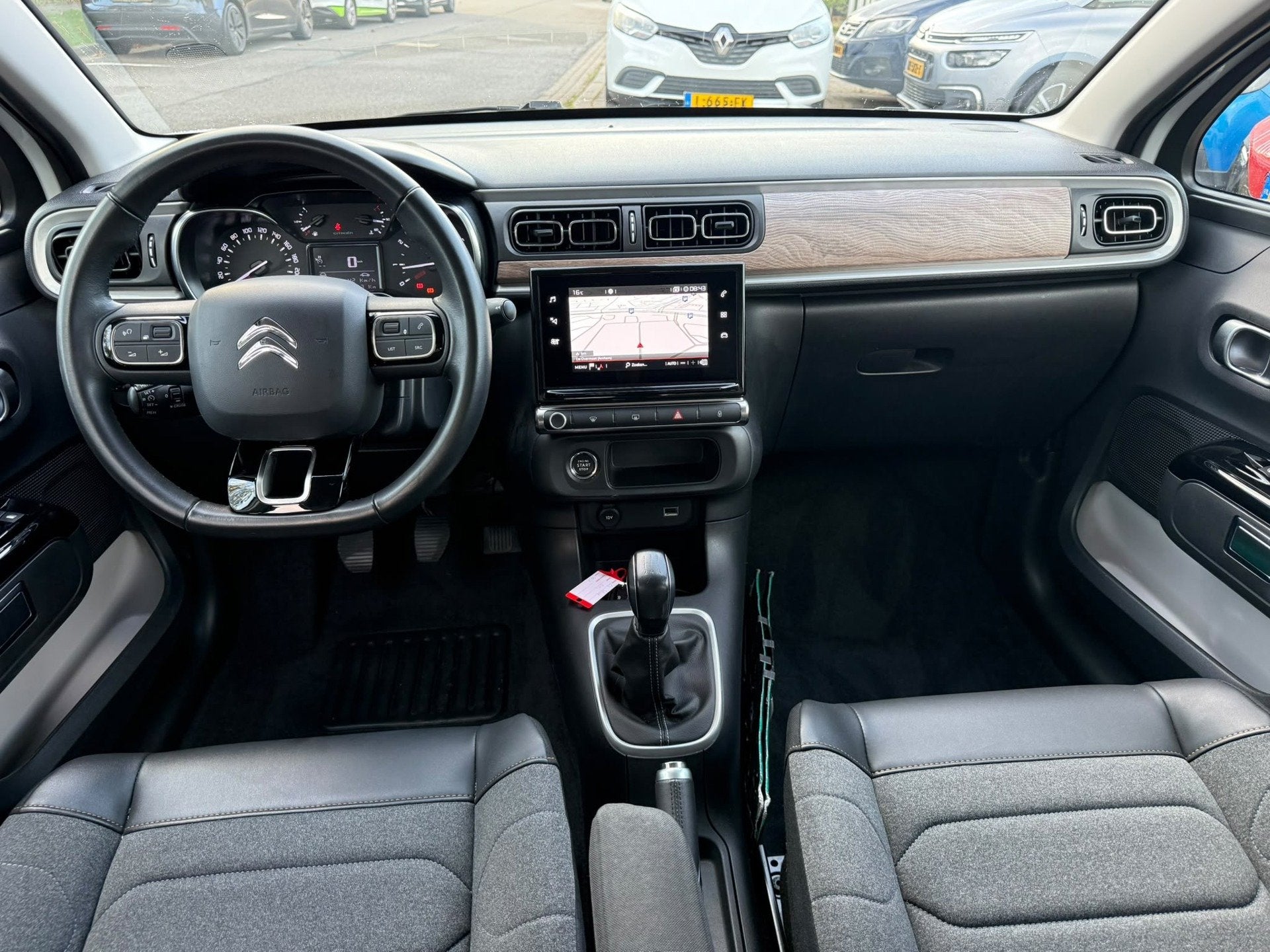 Citroen C3 1.2 PureTech Shine,Navi, Camera, Airco Dealer aut, Auto's, Voorwielaandrijving, 450 kg, Gebruikt, 1199 cc