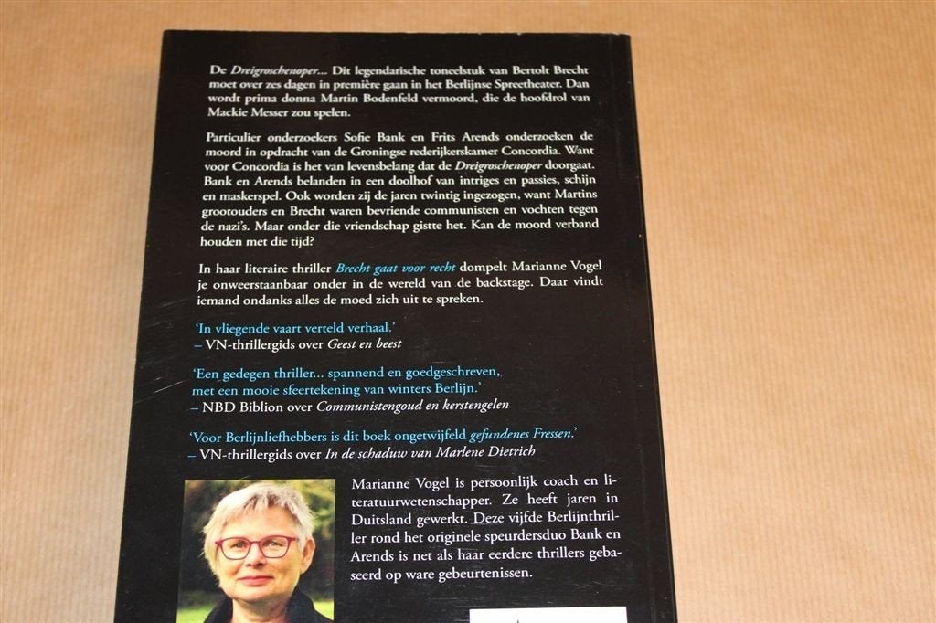 Brecht gaat voor Recht — Berlijnse Thriller — Gesigneerd, Ophalen of Verzenden, Gelezen