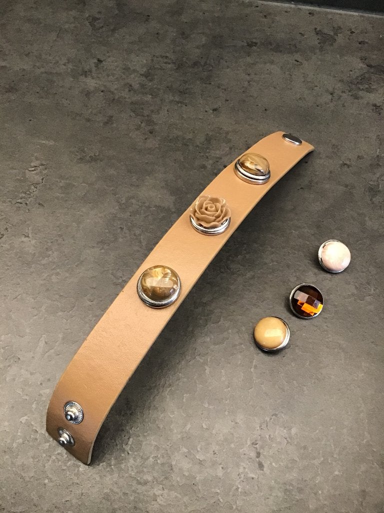 Bruine lederen armband met sierstenen, Sieraden, Tassen en Uiterlijk, Ophalen of Verzenden, Bruin, Leer
