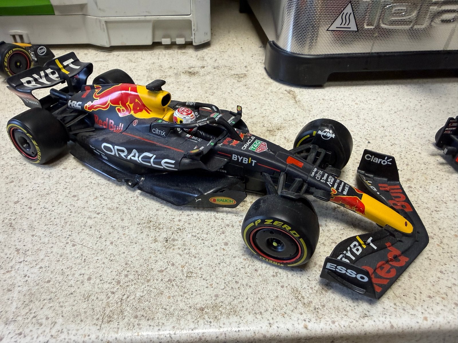 Max Verstappen RB18 Red Bull Racing schaalmodel 1:24, Ophalen of Verzenden, Gebruikt, Auto, Overige merken