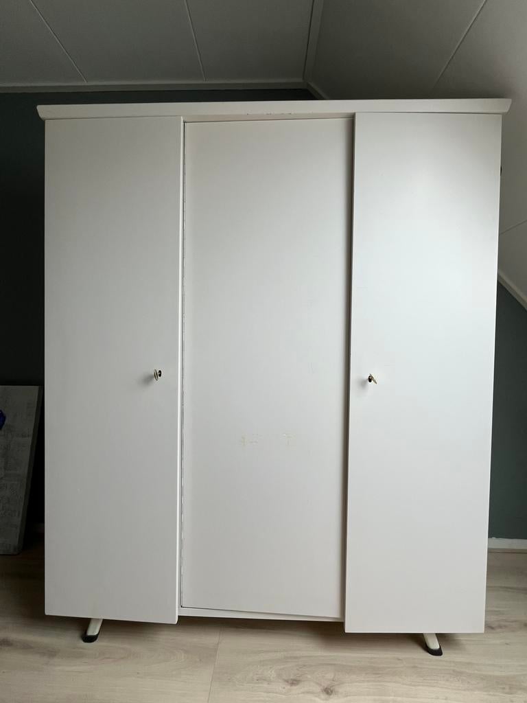 Witte vintage (jaren 60) kledingkast, Ophalen, Met plank(en), Gebruikt, 100 tot 150 cm