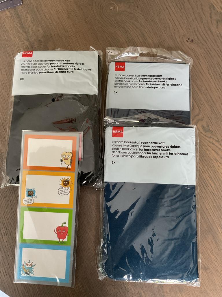 School spullen12 Rekbare Hema boekenkaft  en 20 etiketten, Ophalen of Verzenden, Nieuw