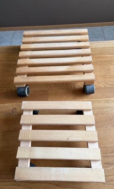 2 plantenrollers 35x35 en 28x28 cm, Ophalen of Verzenden, Gebruikt, Beige, Hout