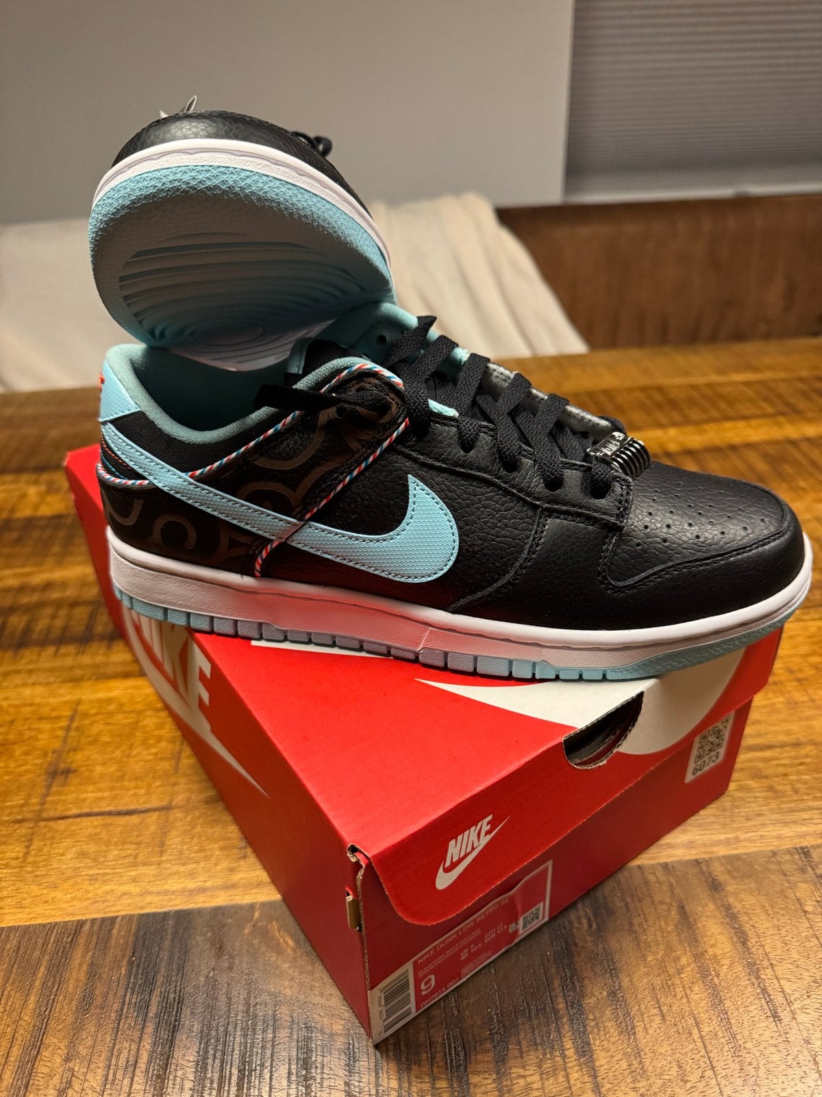 Nike Dunk Low SE Barber Shop Black - Maat 42,5 - DH7614-001, Ophalen of Verzenden, Nieuw, Zwart, Sneakers of Gympen