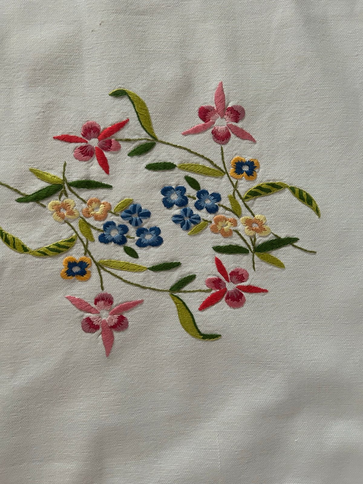 Antiek Brocant Tafelkleed met Geborduurde Bloemen, Ophalen of Verzenden