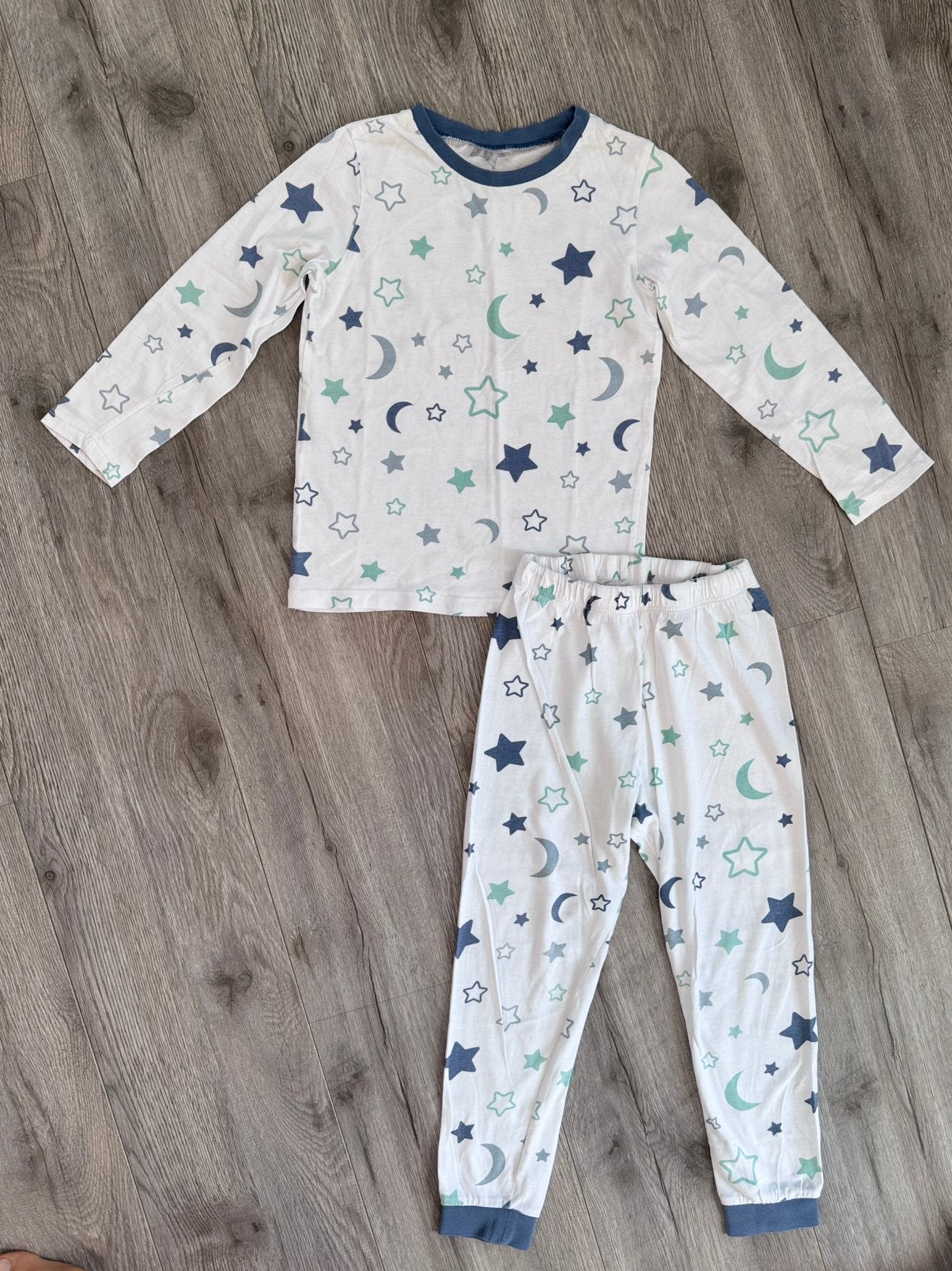 H&M pyjama's 4-5 jaar, Ophalen of Verzenden, Zo goed als nieuw, Jongen of Meisje, Nacht- of Onderkleding