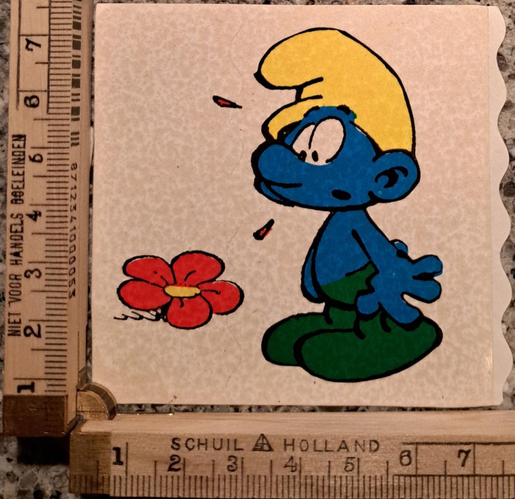 Vintage sticker Smurf gele muts bloem strip smurfen, Ophalen of Verzenden, Zo goed als nieuw