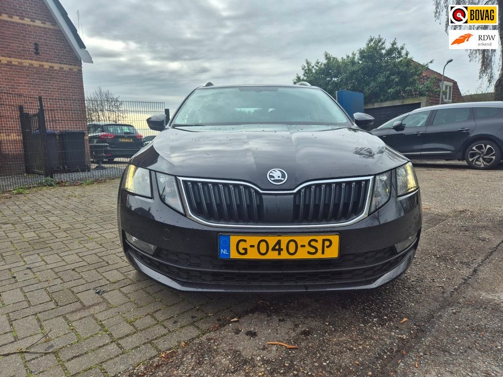 Skoda Octavia Combi 1.6 TDI Greentech Clever Edition DSG, Auto's, Dealer onderhouden, Gebruikt, Euro 6, 4 cilinders