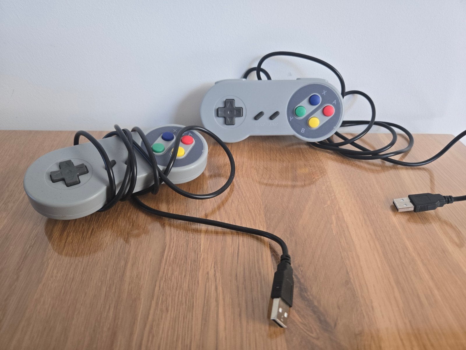 2x USB Game Controllers - Klassieke Retro Stijl, Spelcomputers en Games, Spelcomputers | Overige Accessoires, Gebruikt, PC, Overige typen
