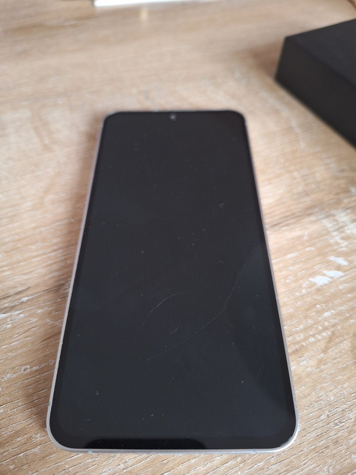 Foto 4 van Samsung Galaxy S23+ 256GB Zwart compleet + lader & 2 hoesjes
