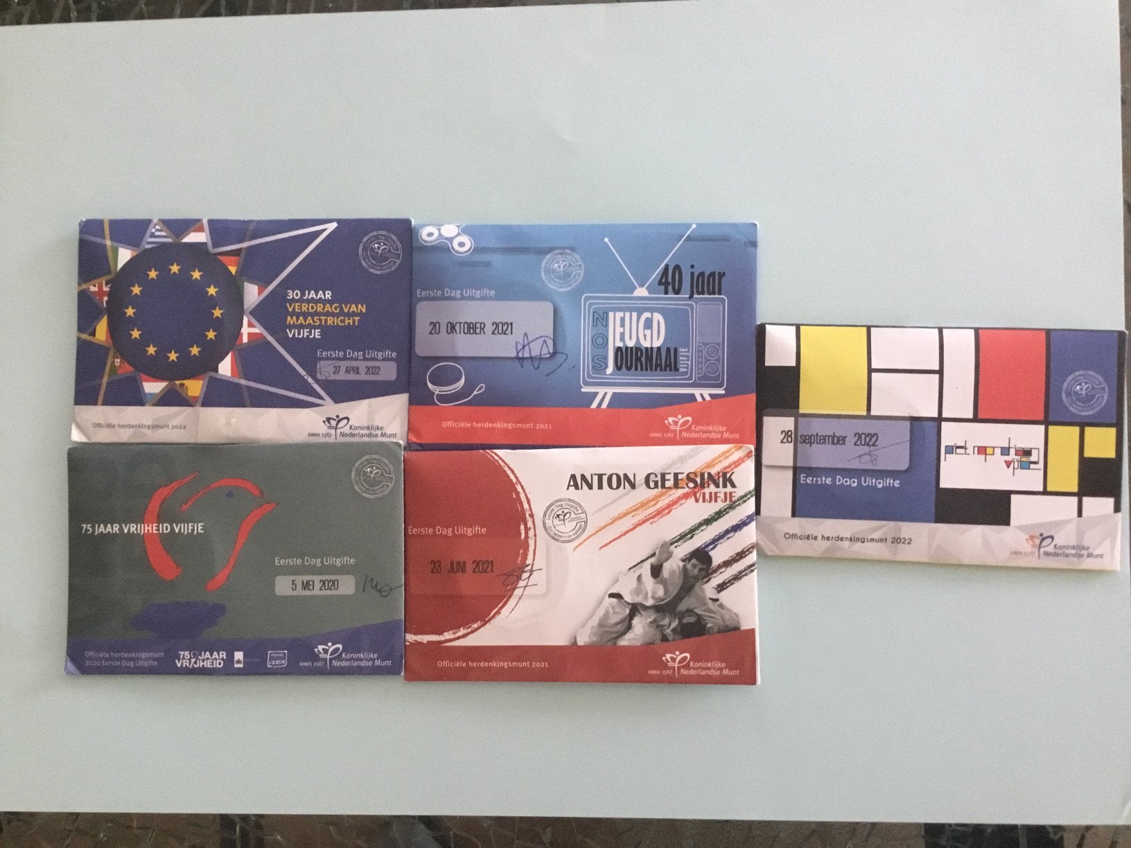 5X EERSTE DAGUITGIFTN., Postzegels en Munten, Munten | Europa | Euromunten, Ophalen of Verzenden, Overige landen