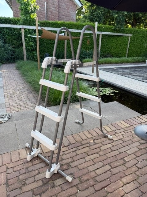 Zwembad trap Intexo, Ophalen, Gebruikt, Ladder