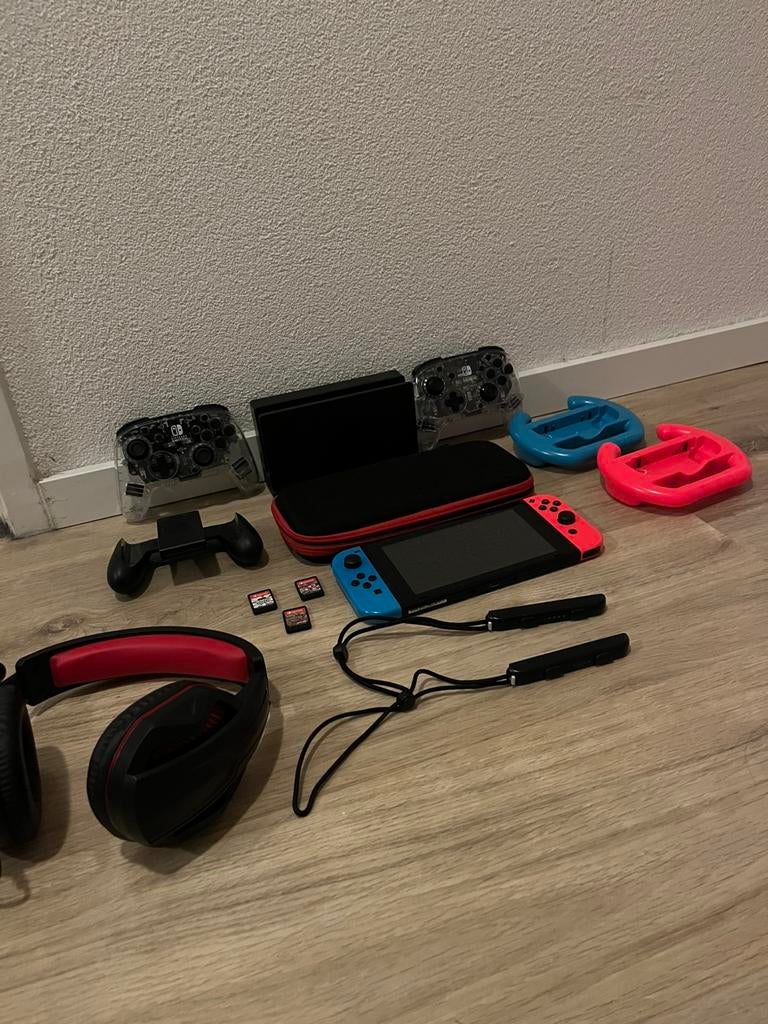 Nintendo switch + accessoires, Ophalen, Zo goed als nieuw, Met 2 controllers, Switch Original