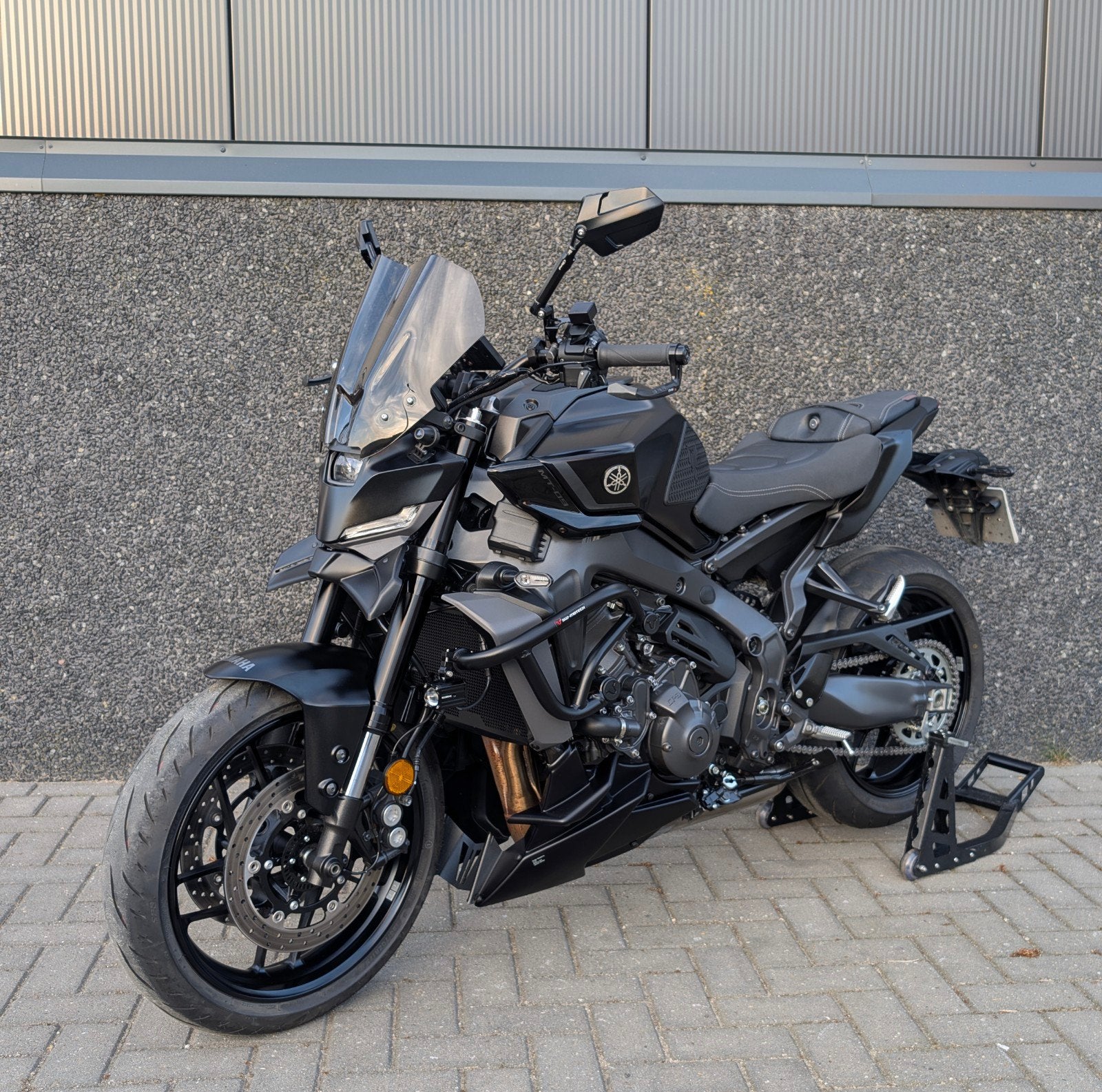 MT09 Y-AMT (bj 2025) A2 Akrapovič Puig Edition GARANTIE, Handvatverwarming, Occasion, 890 cc, Bedrijf