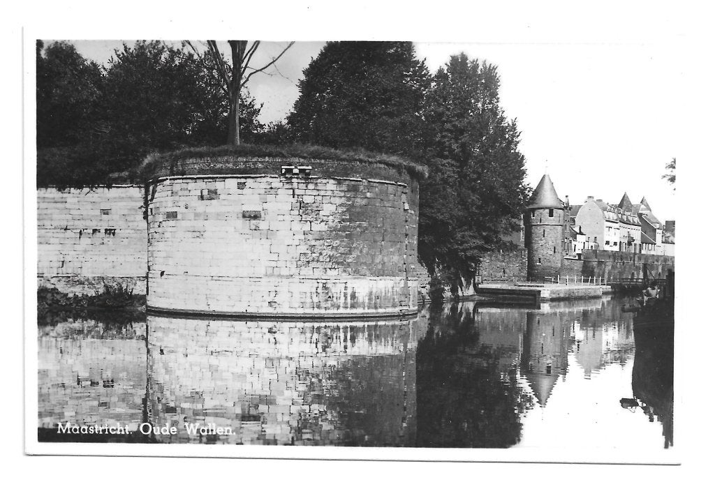 AK Maastricht - Oude Wallen, Verzenden, 1940 tot 1960, Ongelopen, Limburg