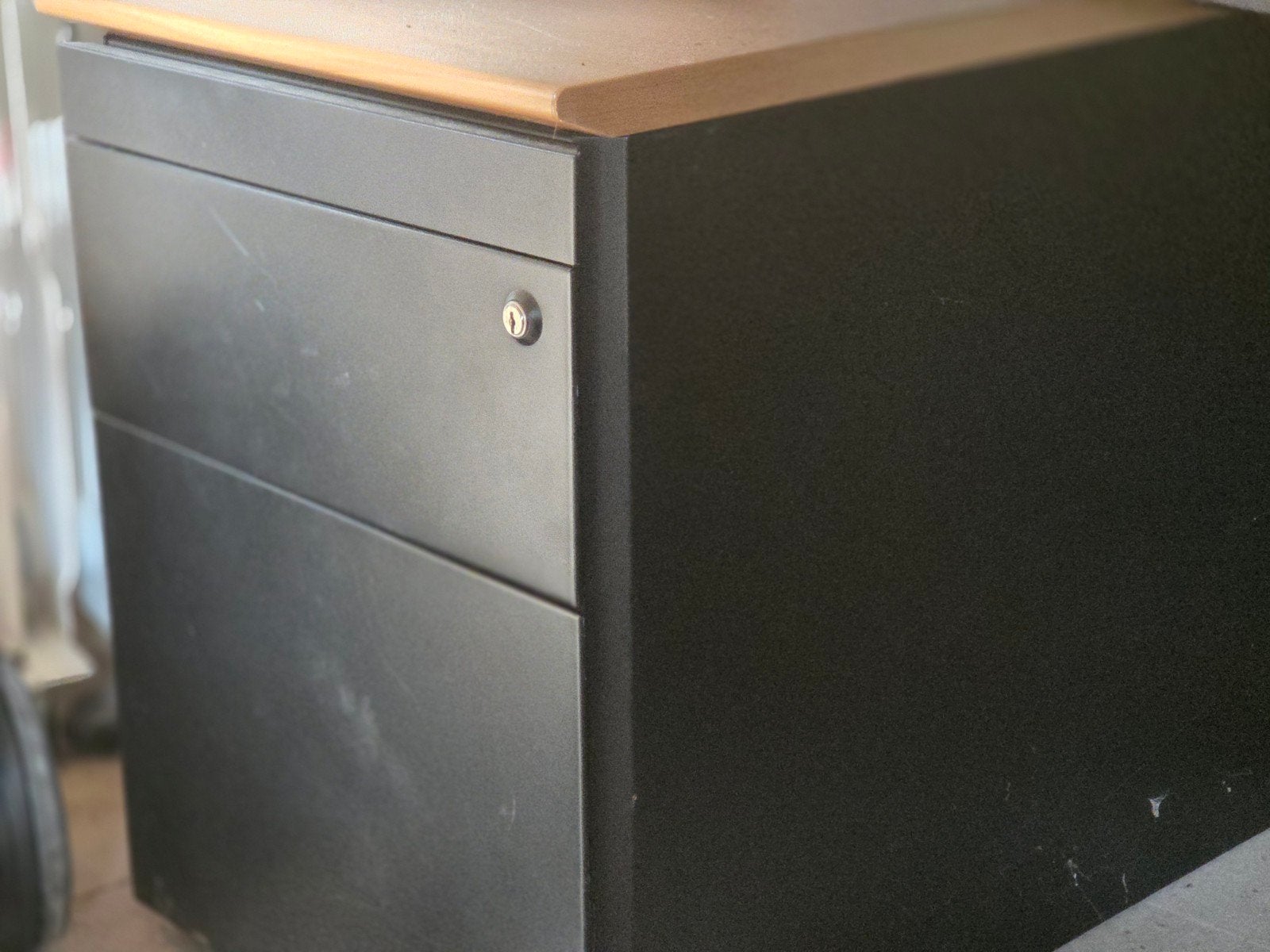 Zwart ladeblok met houten blad, afsluitbaar, Ophalen, Gebruikt