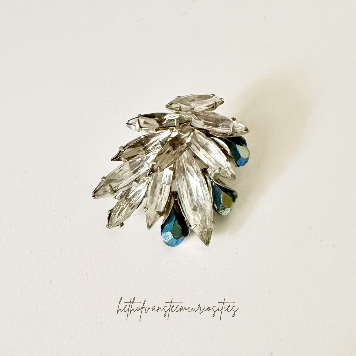Vintage Broche Jaren '50 - Handgeslepen Glas & Rhodium Glans, Met kristal, Overige materialen, 4 tot 7 cm, Gebruikt