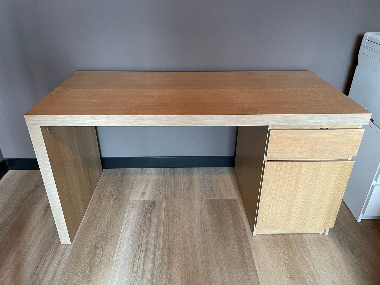 Bureau met ladeblok - 140x65x73 cm (bxdxh), Huis en Inrichting, Ophalen, Gebruikt, Computerbureau, Hout