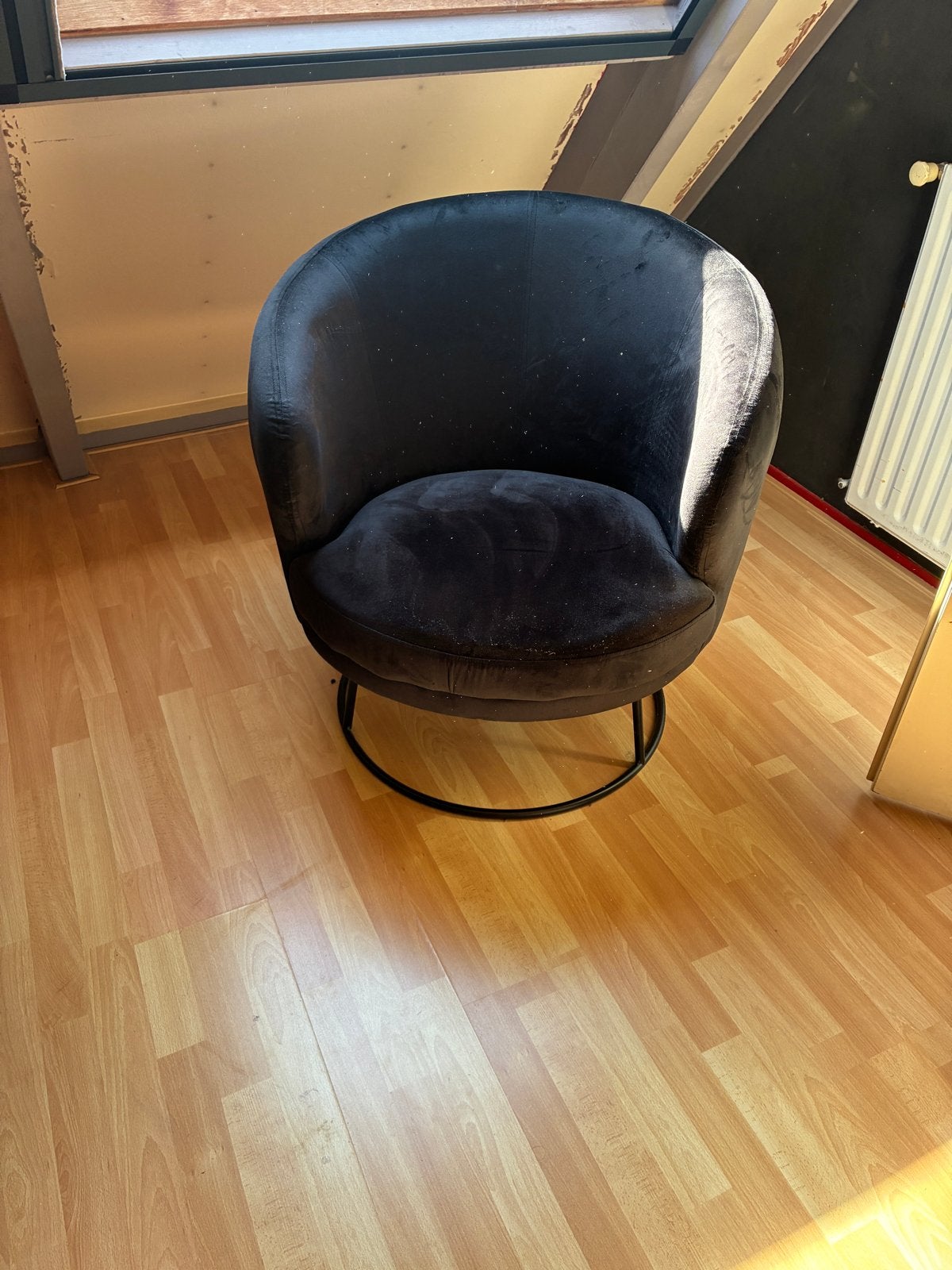 Ptmd Xelena Zwarte Fauteuil - Stijlvol en Comfortabel, Ophalen, Gebruikt, Stof, 75 tot 100 cm