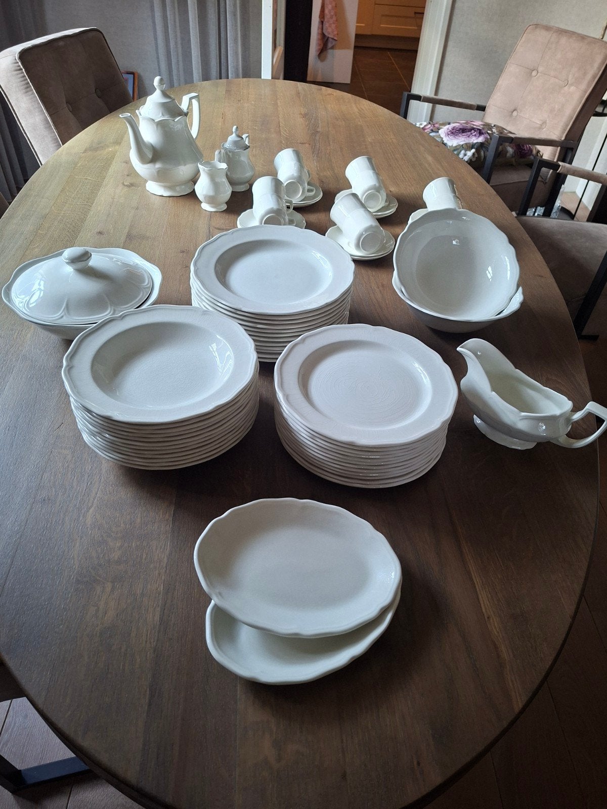 servies porselein 12 persoons off-white, Ophalen, Overige merken, Klassiek, Zo goed als nieuw