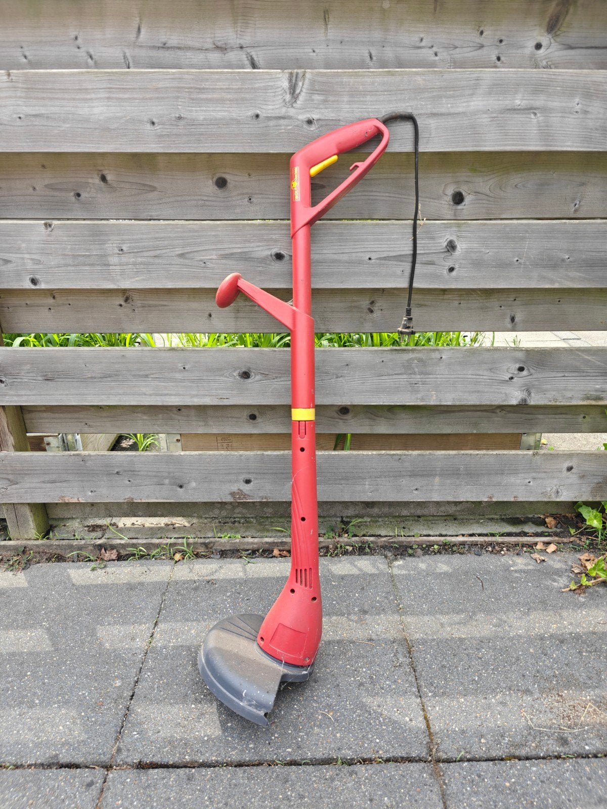 Elektrische grastrimmer - Rood, Ophalen, Gebruikt, Onbekend, 30 tot 50 cm