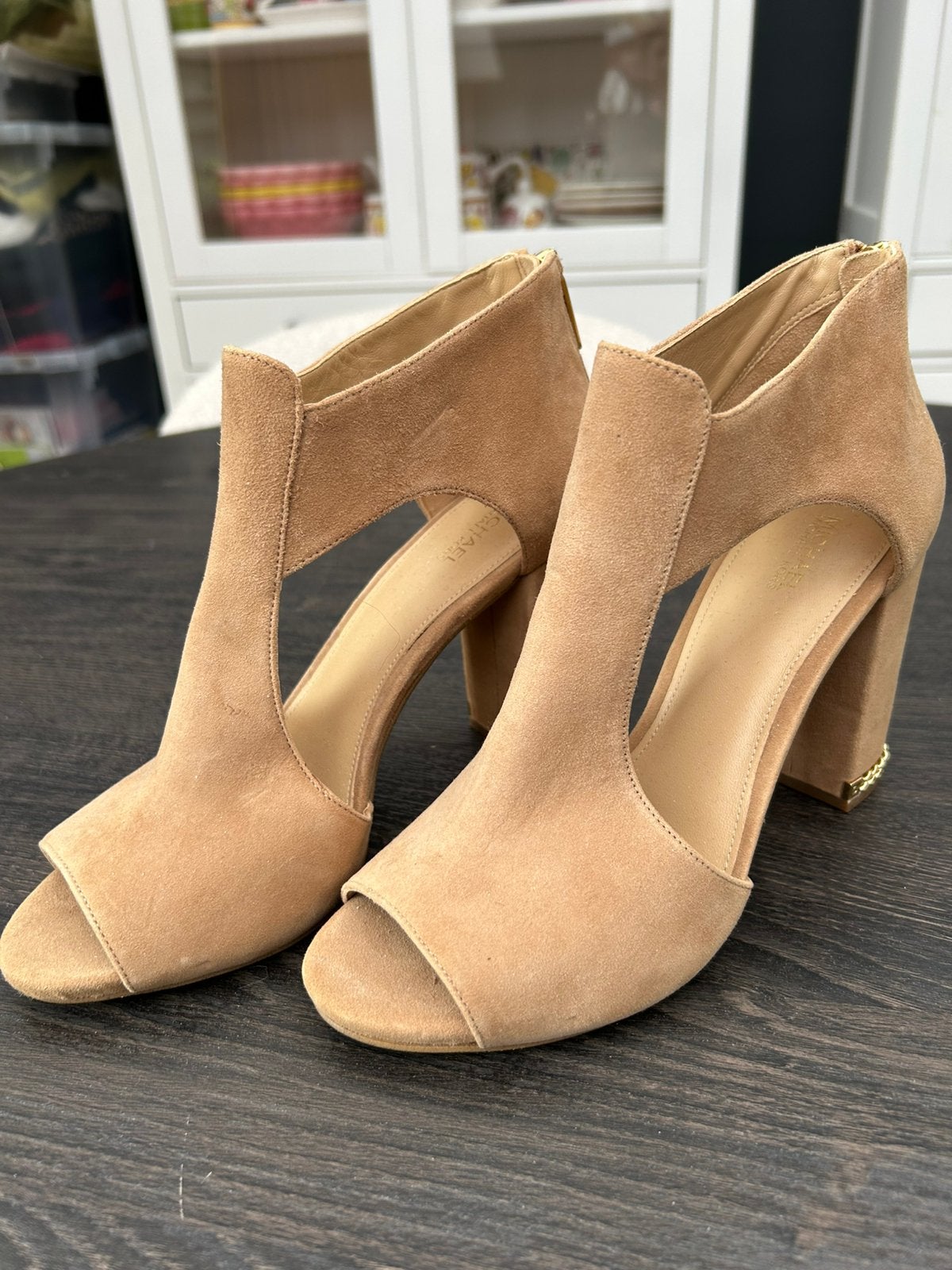 Suède pump, Michael Kors, maat 39, Kleding | Dames, Schoenen, Ophalen of Verzenden, Nieuw, Bruin