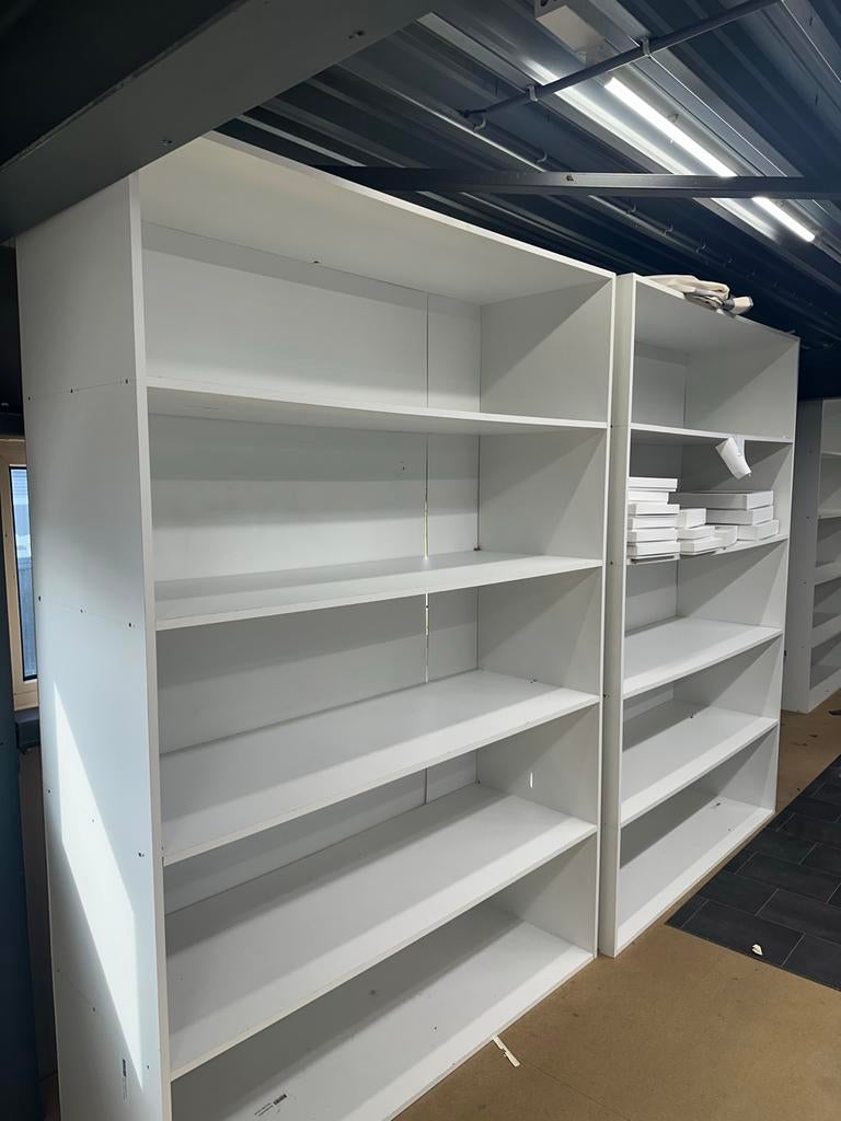 Witte boekenkast met meerdere planken, Ophalen, Met plank(en), Gebruikt, 200 cm of meer