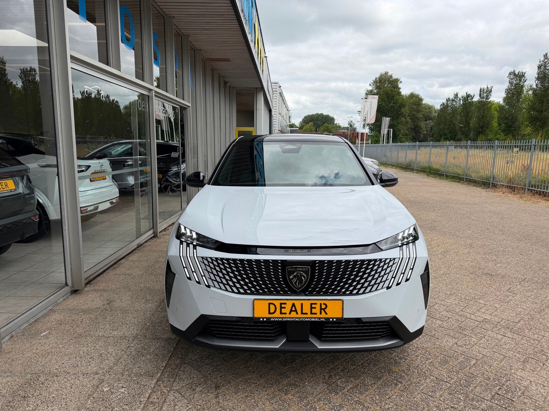 Peugeot 3008 1.2 Hybrid 145 GT NAVIGATIE , CAMERA, 145 pk, Gebruikt, Automatische klimaatregeling, 1199 cc