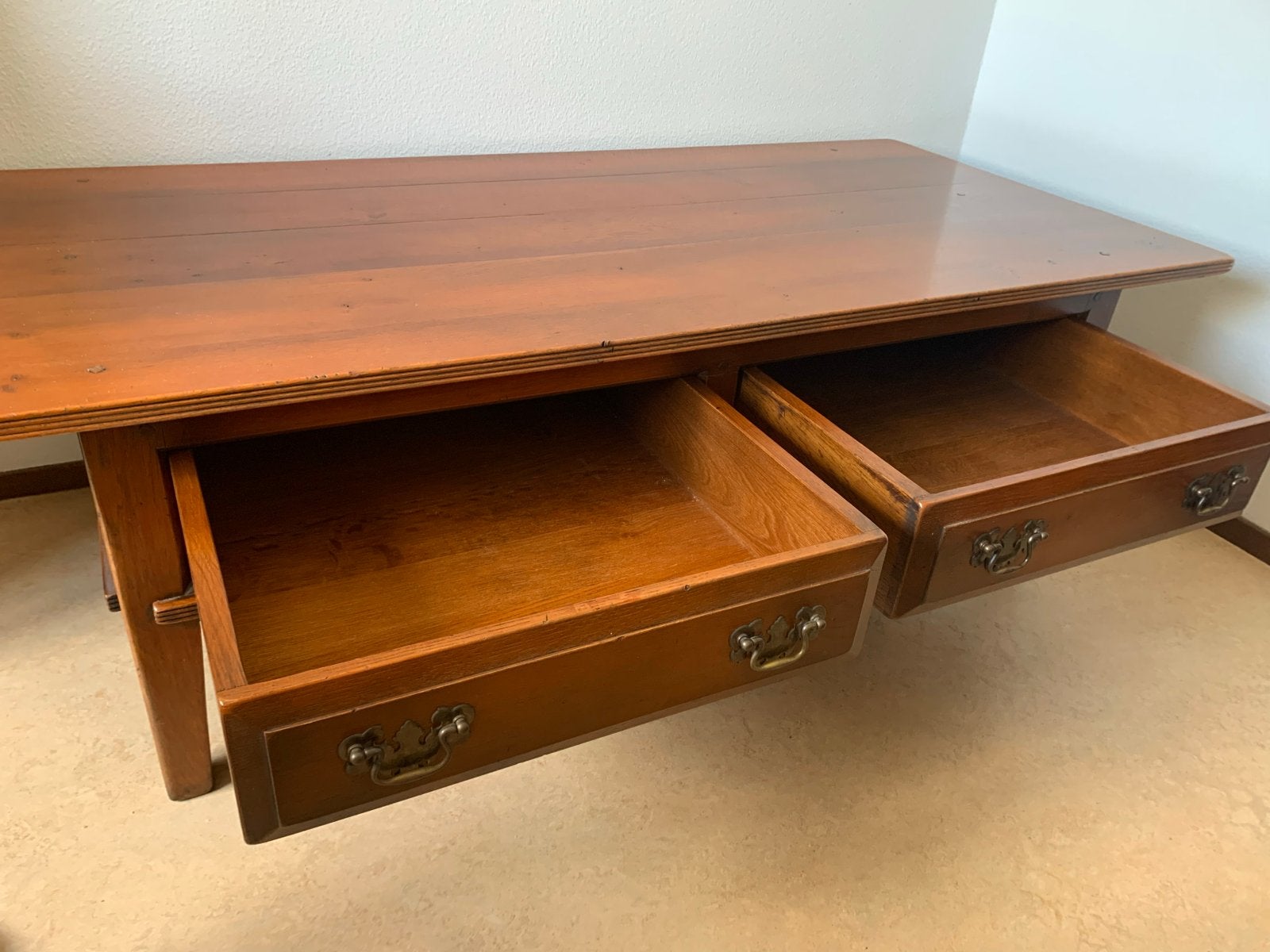 Massief houten salontafel met lades, Ophalen, 100 tot 150 cm, Klassiek, 50 tot 100 cm