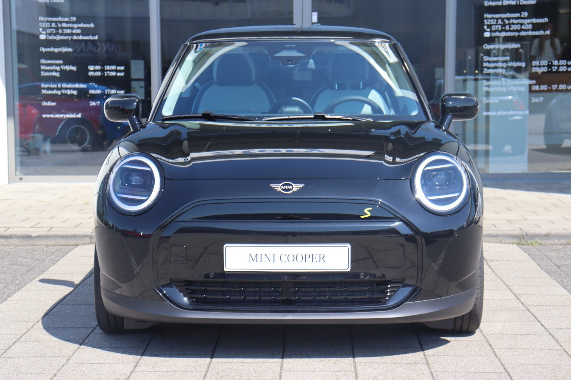 MINI Cooper SE / Classic / Pakket M / 17 inch Parallel Spoke, Auto's, Stof, Stoelverwarming, 4 stoelen, 1580 kg