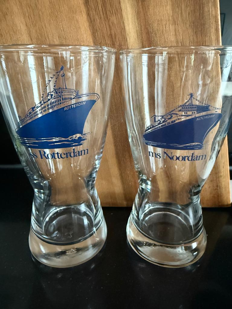 2 zware glazen met opdruk SS Rotterdam en MS Noordam, Ophalen