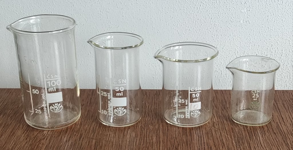 4 laboratorium bekertjes CSN met schenktuit en maatverdeling, Ophalen of Verzenden, Gebruikt, Glas