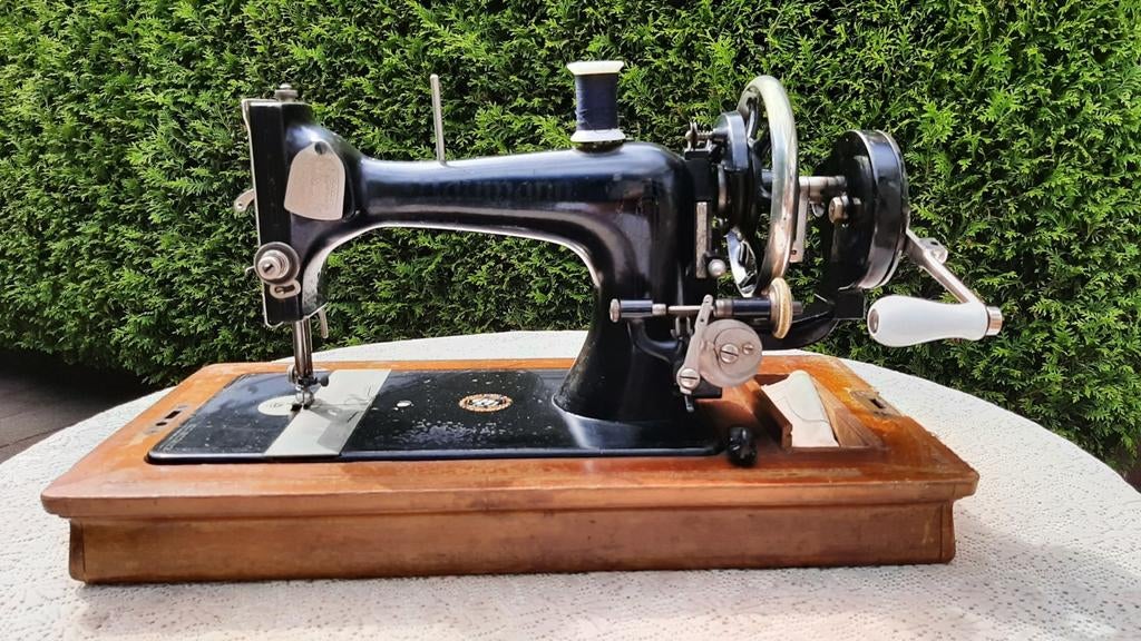 Oude Naumann naaimachine, Ophalen of Verzenden