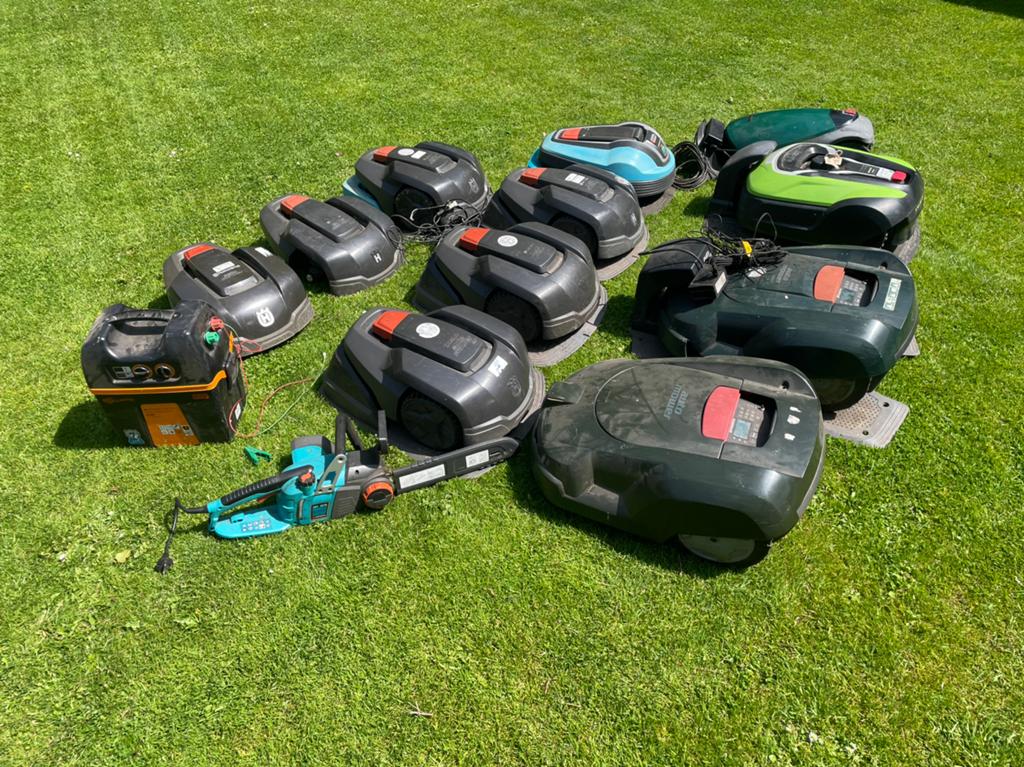 Te koop partij husqvarna robotmaaier’s, Ophalen, Zo goed als nieuw, Minder dan 30 cm