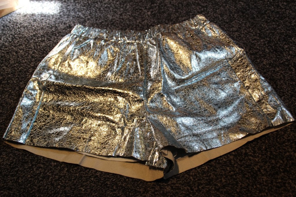 broek kort zilver luc ce, Maat 38/40 (M), Overige kleuren, Kort, Ophalen of Verzenden