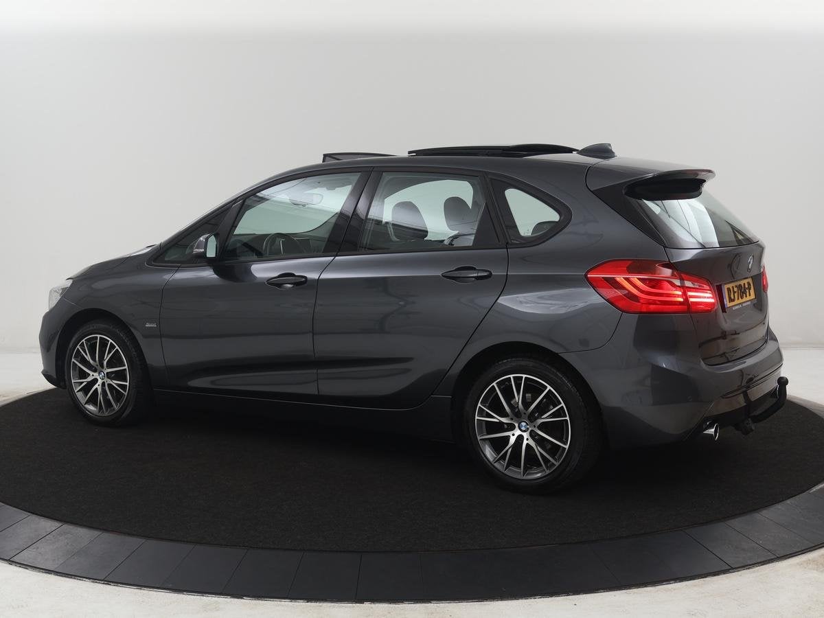 BMW 2-serie Active Tourer 220i High Executive | Panoramdak |, Auto's, 1998 cc, 730 kg, Gebruikt, 1405 kg