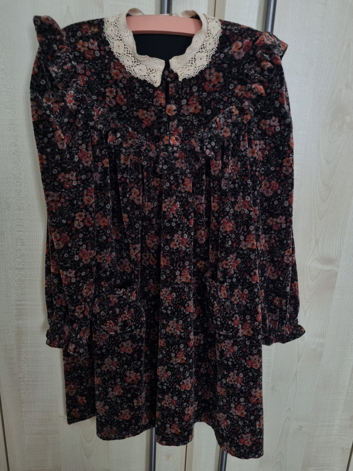 Oud velours kinder jurkje, Antiek en Kunst, Antiek | Kleding en Accessoires, Ophalen of Verzenden