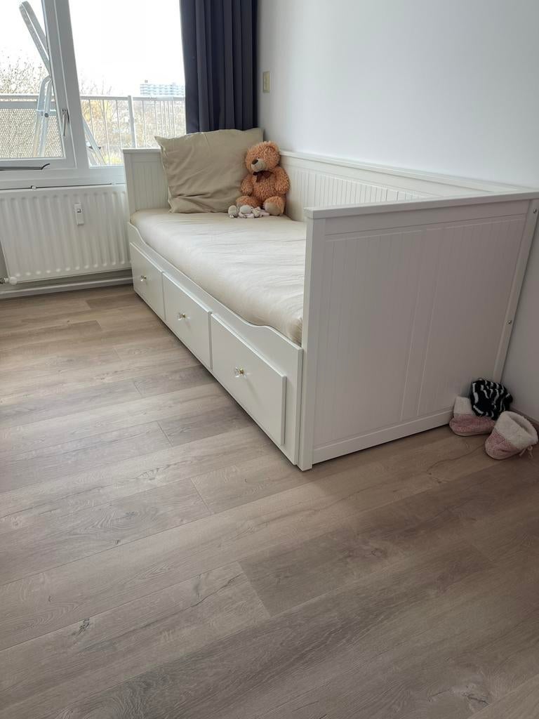 Ikea hemnes bedbank te koop, Huis en Inrichting, Slaapkamer | Bedden, Ophalen, Wit, Tweepersoons, 80 cm