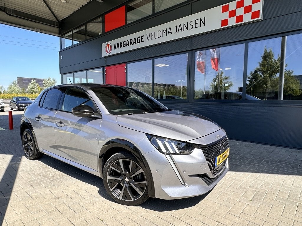 Peugeot 208 1.2 PT GT PACK 101 PK (SPORTIEVE UITVOERING!), Auto's, Voorwielaandrijving, 101 pk, Gebruikt, 49 €/maand