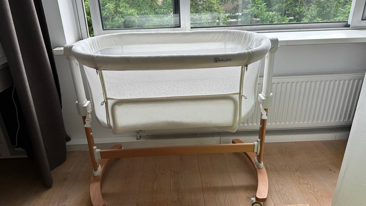 BabyGO Amila co-sleeper / wieg – crème – nieuwstaat, Ophalen, Zo goed als nieuw, Minder dan 140 cm, Matras