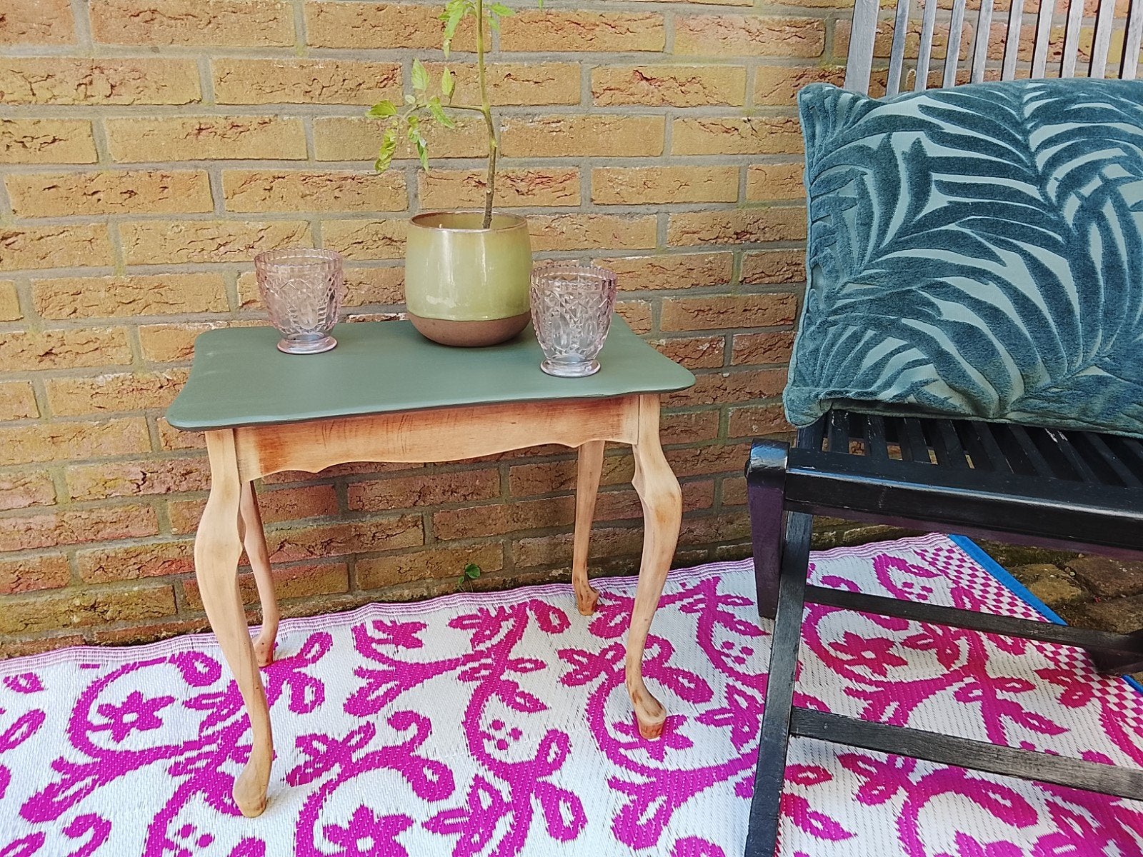 Bijzettafeltje notenhout beige / groen, Ophalen of Verzenden, Gebruikt, Hout, Minder dan 45 cm